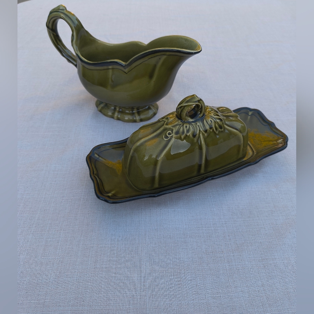 La Mancha Green by Metlox - Poppytrail - Vernon Butter Dish and Gravy Boat